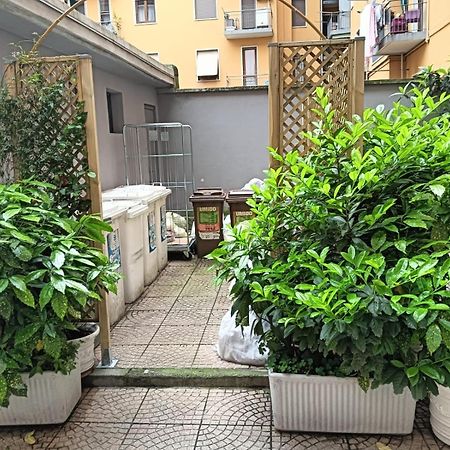 Appartamento Monolocale Centro Milano Esterno foto