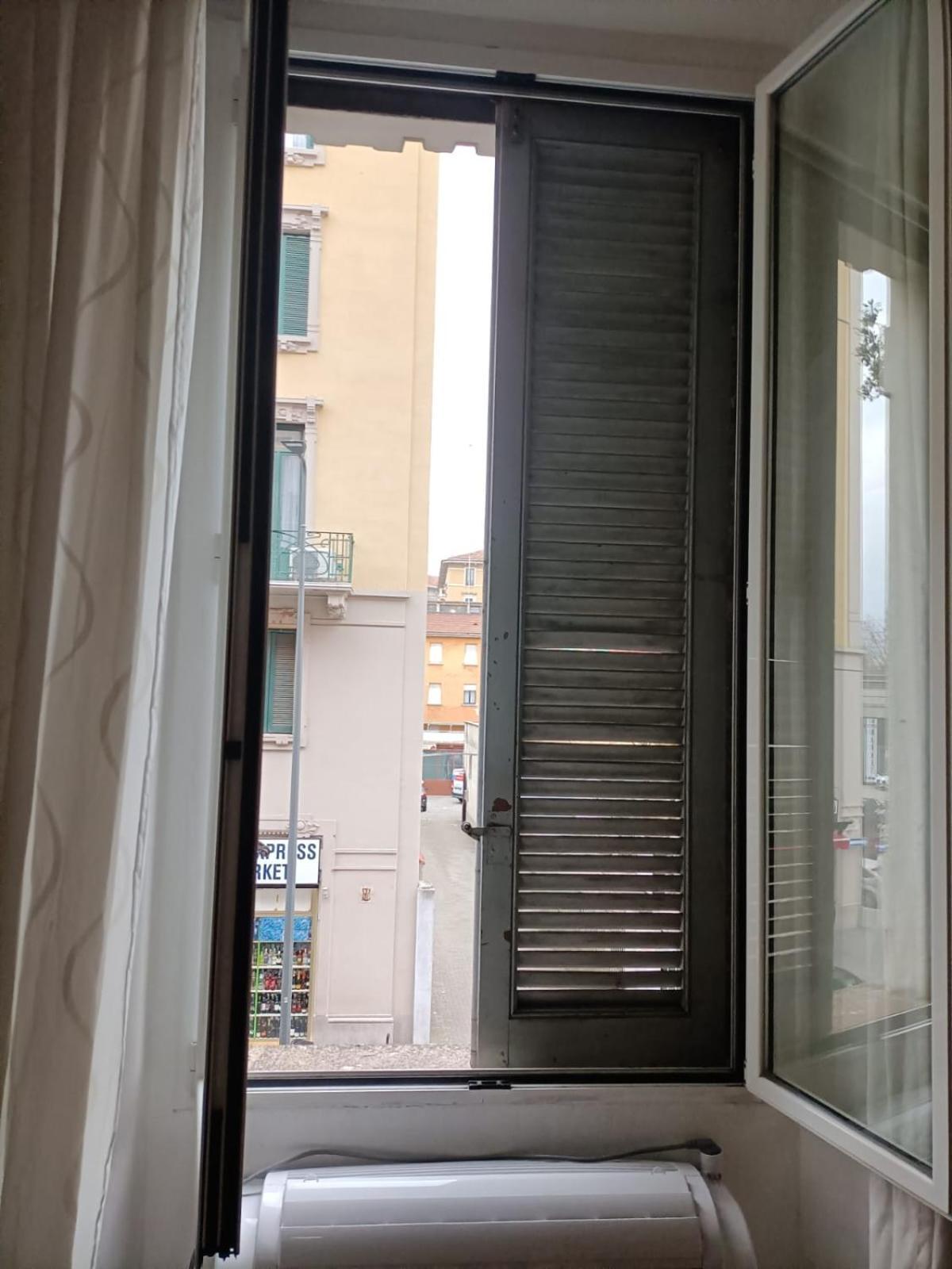 Appartamento Monolocale Centro Milano Esterno foto